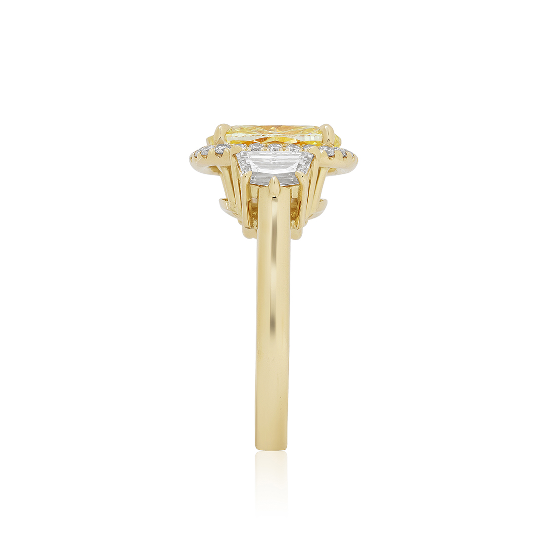 18K Yellow Gold Diamond Three Stone Ring