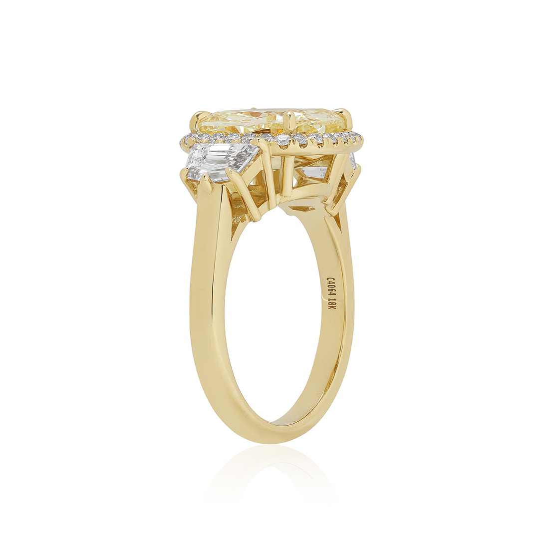 18K Yellow Gold Diamond Three Stone Ring