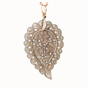 Tamara Comolli 18K Rose Gold Handcarved Chalcendony Leaf Pendant