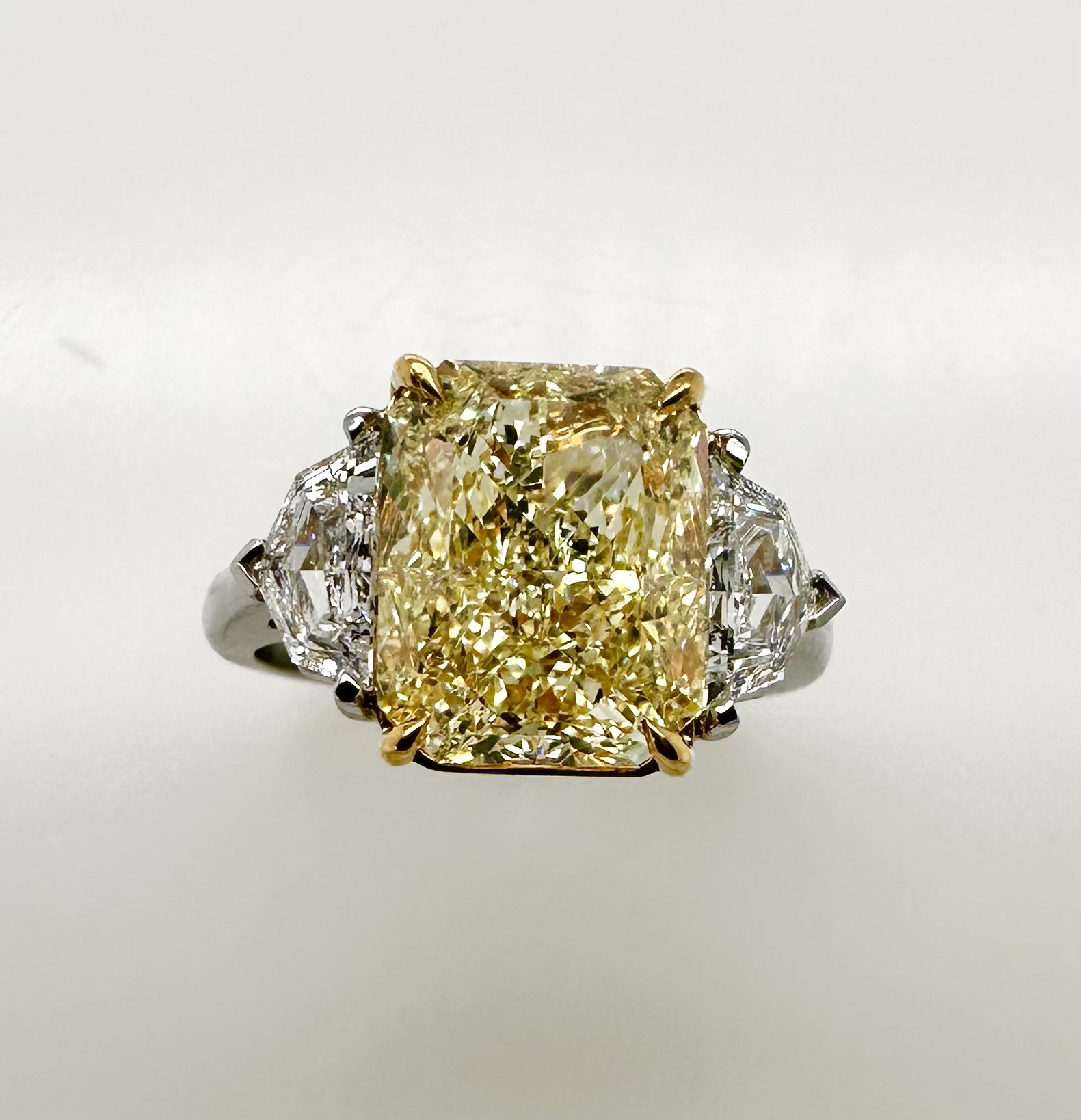 Platinum and 18K Yellow Gold Diamond Ring - 10329
