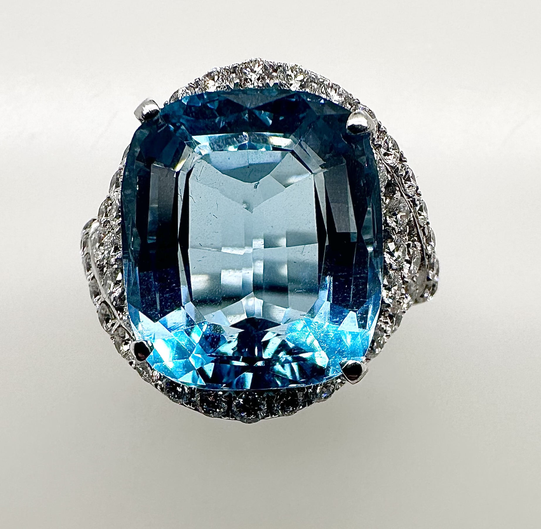 18K White Gold Aqua Diamond Ring